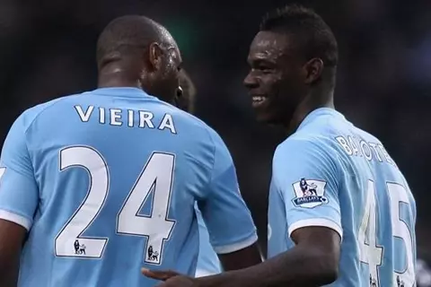 بدأت في مانشستر سيتي.. حرب التصريحات مستمرة بين بالوتيلي وفييرا منذ 15 عاما